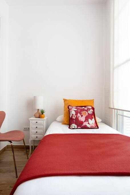Monkeys Apartments 7Revueltas Deluxe Seville Luaran gambar